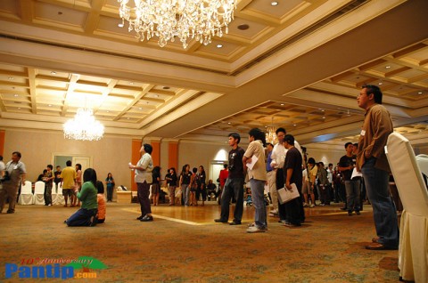 สถานที่จัดงาน รู้สึกจะเป็นสนามกอล์ฟ ตรง ถนนวิภาวดี ครับ